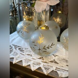 Doft frosted glass gold stars snowflakes 9 ball ornaments holiday Christmas